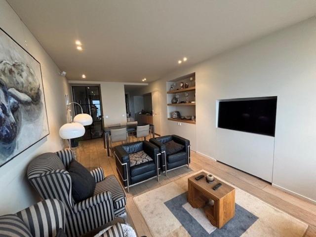 Apartmán Modern Two-bedroom With Breathtaking Views And Two Charming Terraces T39 *